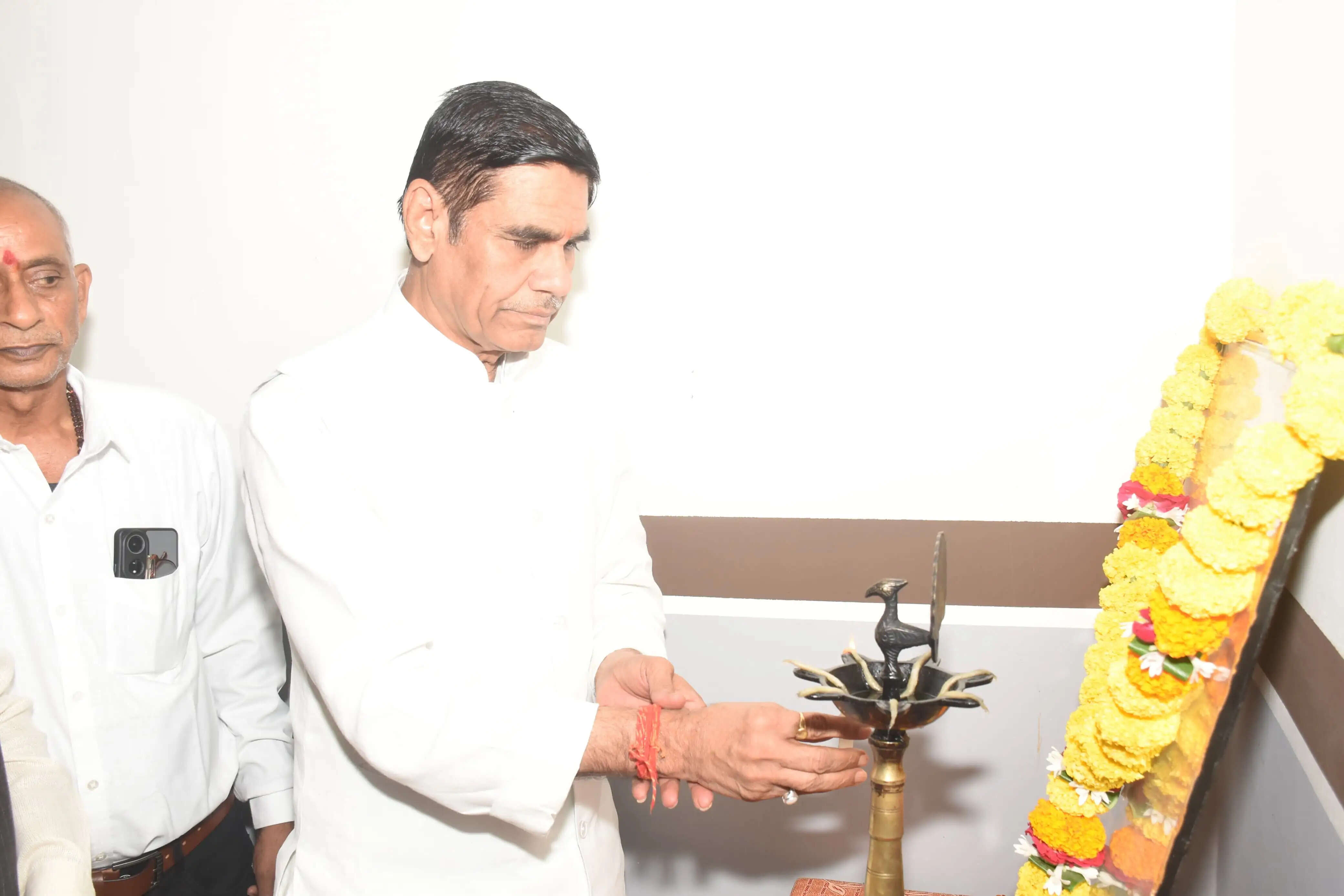 युवाओं को भ्रमित कर देश में वैचारिक मतभेद पैदा करने की कोशिश : श्रीकांत चतुर्वेदी