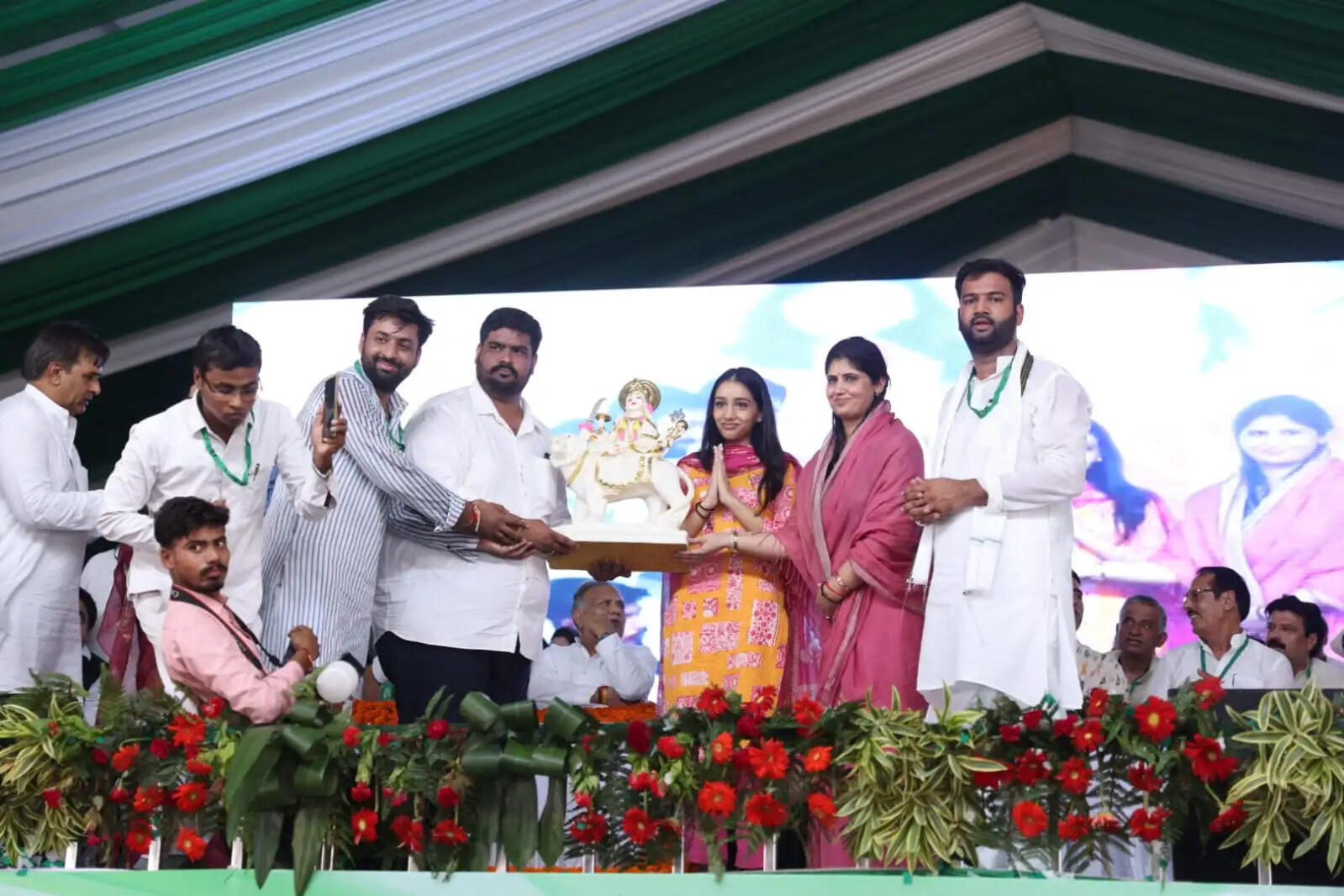 सहारनपुर : स्वाभिमान रैली में जयंत चौधरी का शक्ति प्रदर्शन, पीडीए पर तंज-बोले, “एनडीए का ‘एन’ कभी नहीं बदलेगा”