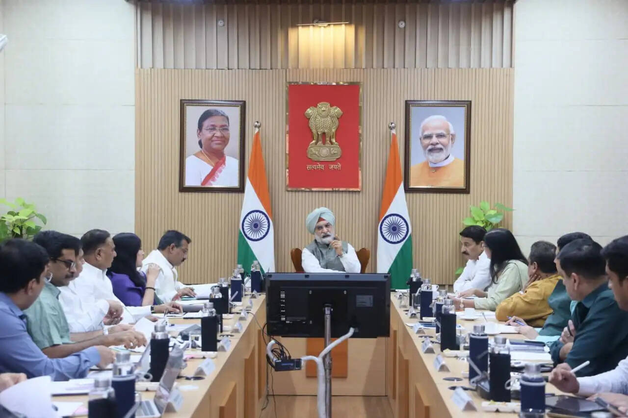 उपराज्यपाल तरनजीत सिंह संधू ने दिल्ली के सांसदों के साथ राजधानी के विकास को लेकर की चर्चा
