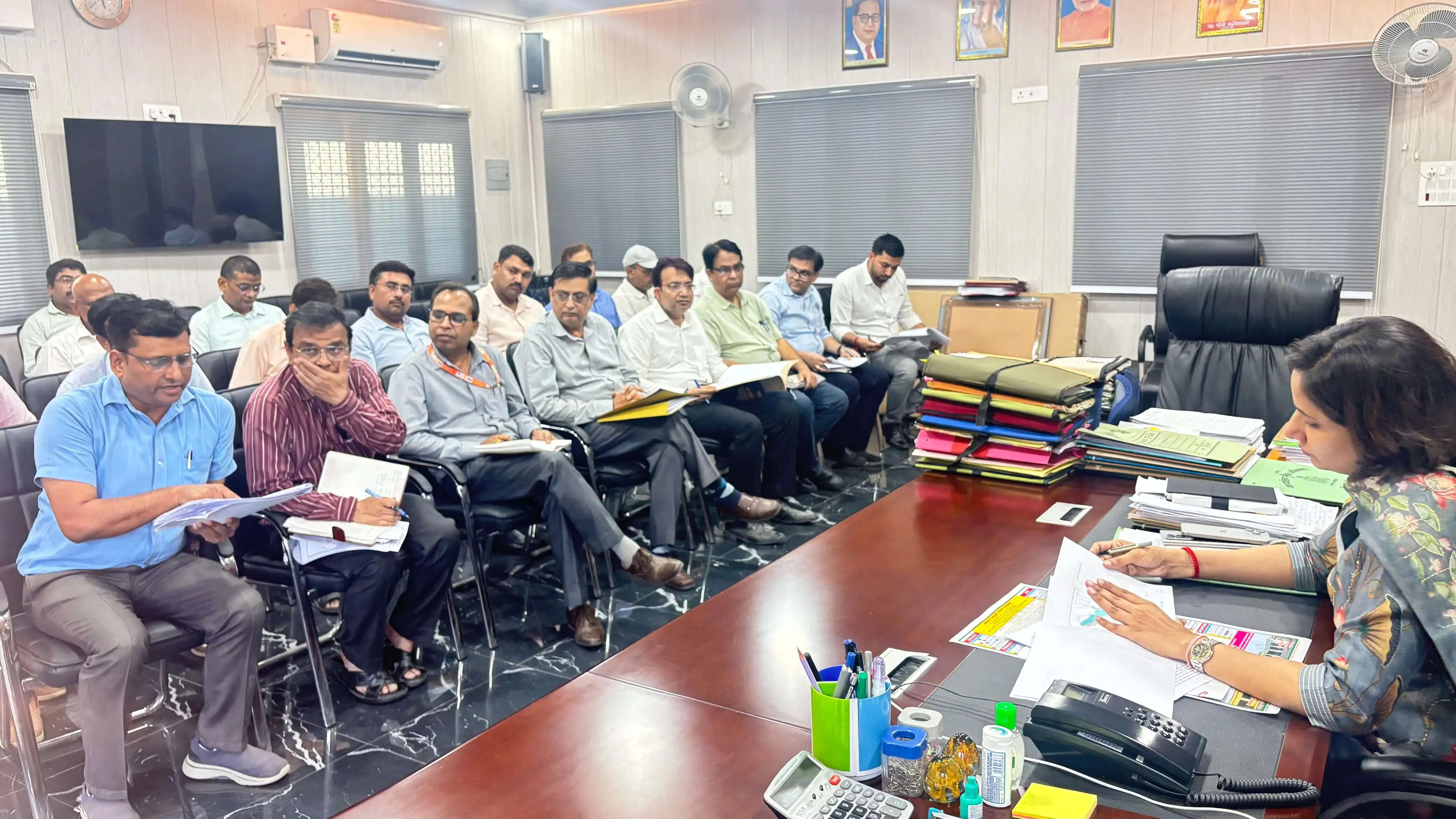 जिलाधिकारी ने सम्भावित बाढ़ से निपटने की तैयारियों की समीक्षा की, दिए जरूरी निर्देश