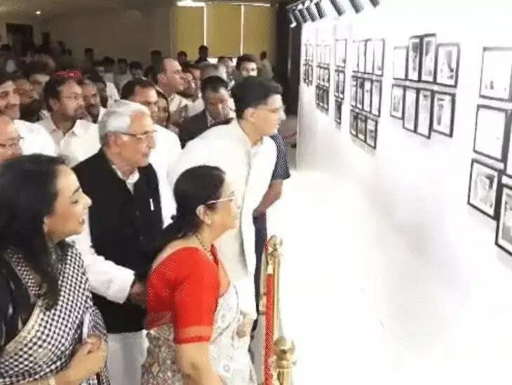 जयंती समारोह में मीणा और पायलट ने बदली राजनीतिक संस्कृति पर उठाए सवाल