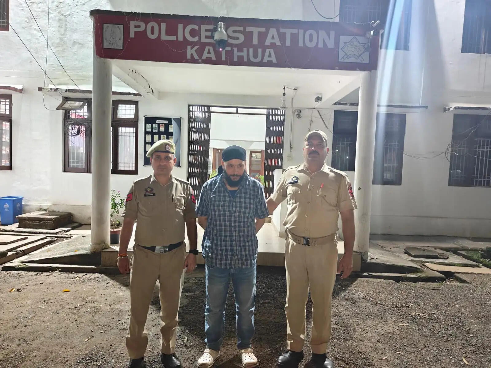 नशा तस्कर पिट-एनडीपीएस के तहत गिरफ्तार
