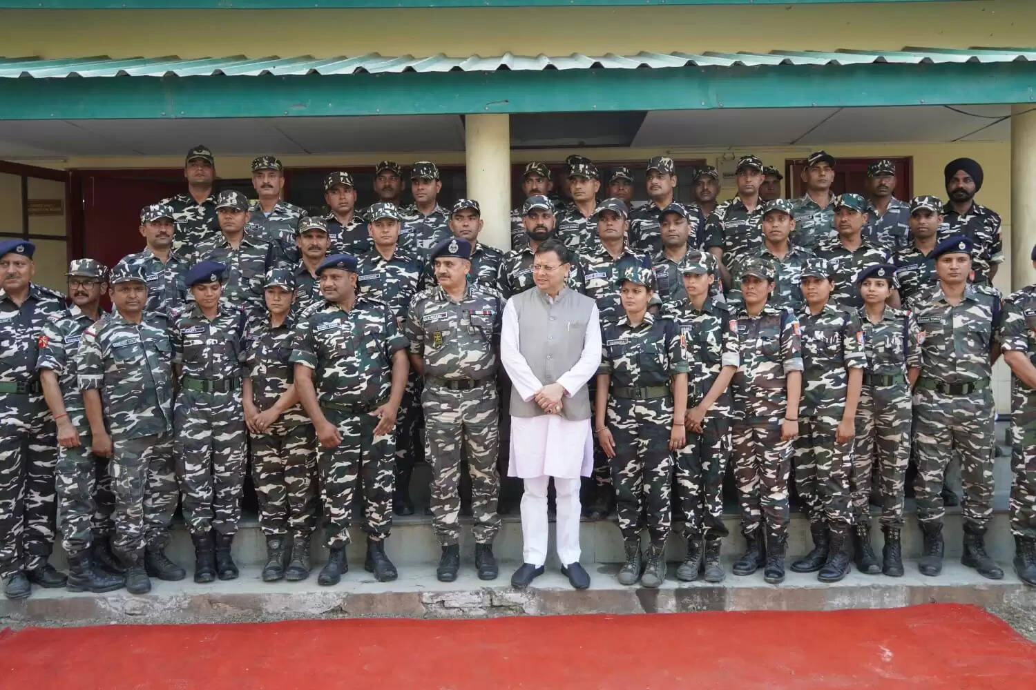 सीमा पर सशस्त्र बलों का मनोबल बढ़ाने पहुंचे मुख्यमंत्री धामी, कहा – जवान देश की शान हैं