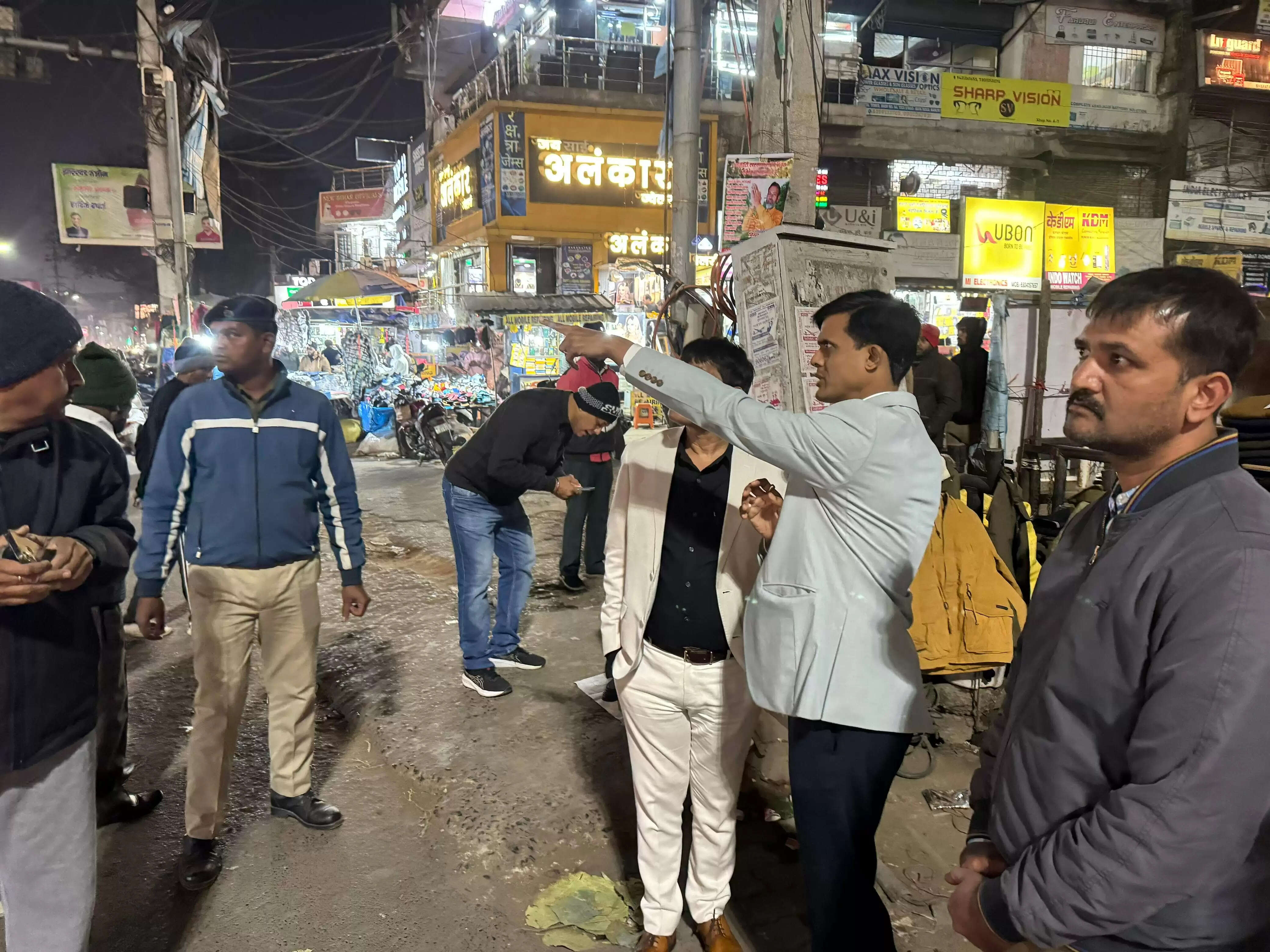 निगम प्रशाक ने डेली मार्केट में स्वच्छता व्यवस्था का किया निरीक्षण