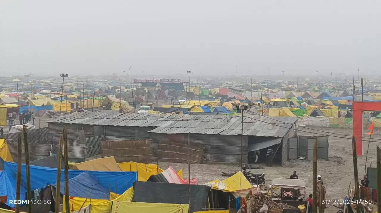 गंगा के पांचाल घाट पर बस गई आस्था की नगरी