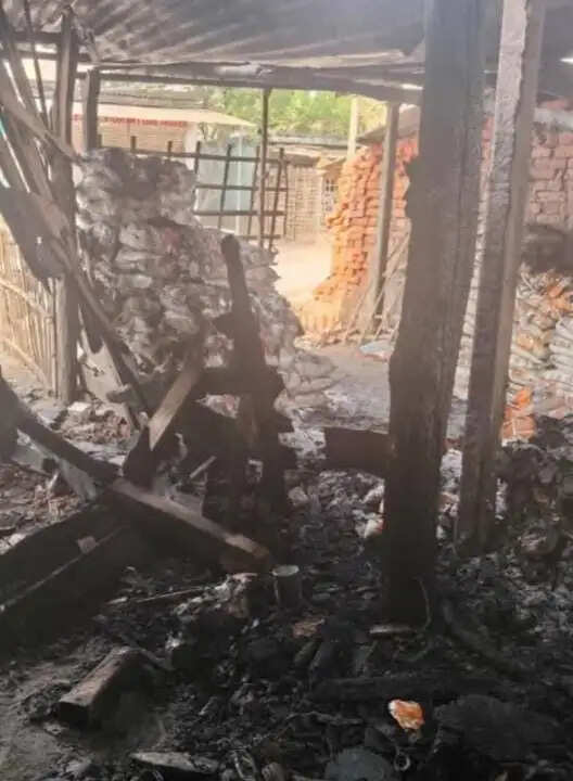 बेनीपुर के फर्नीचर उद्योग में लगी भीषण आग, लाखों की संपत्ति जलकर राख