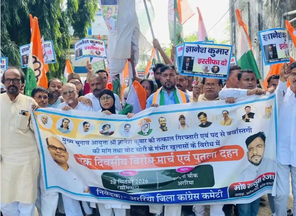 कांग्रेस का विरोध मार्च,सीईसी का फूंका पुतला