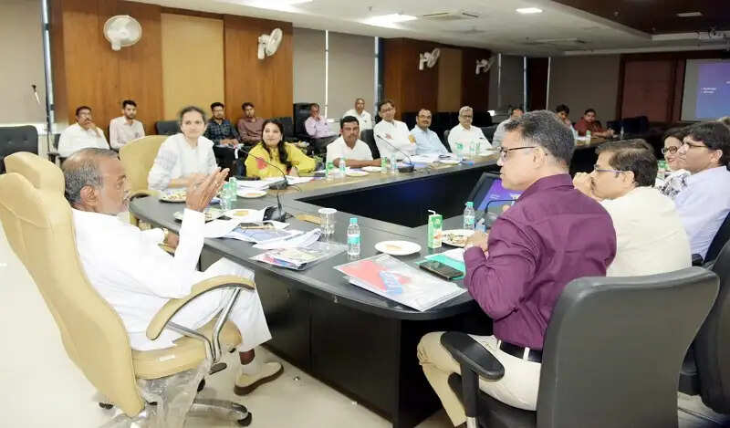 दिव्यांगजनों को समाज की मुख्यधारा में शामिल करना सरकार की प्राथमिकताः मंत्री कुशवाह