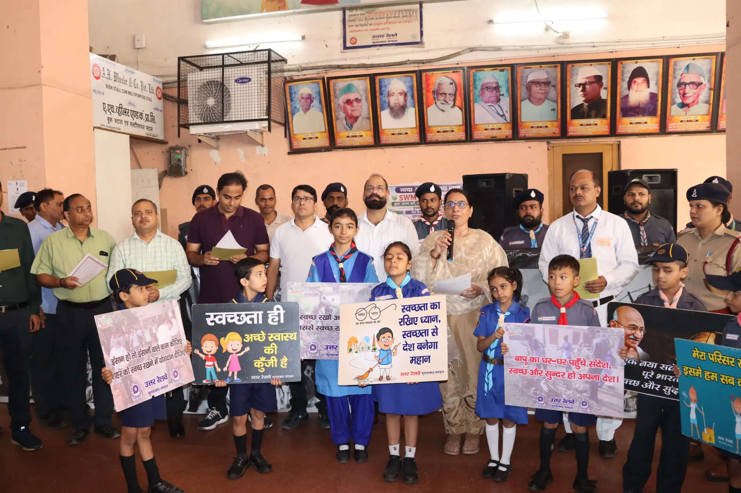 गांधीजी के आदर्शों को अपनाकर उनके द्वारा दिखाए गए सत्य, अहिंसा, स्वच्छता एवं सेवा के मार्ग पर चलें : मंडल रेल प्रबंधक
