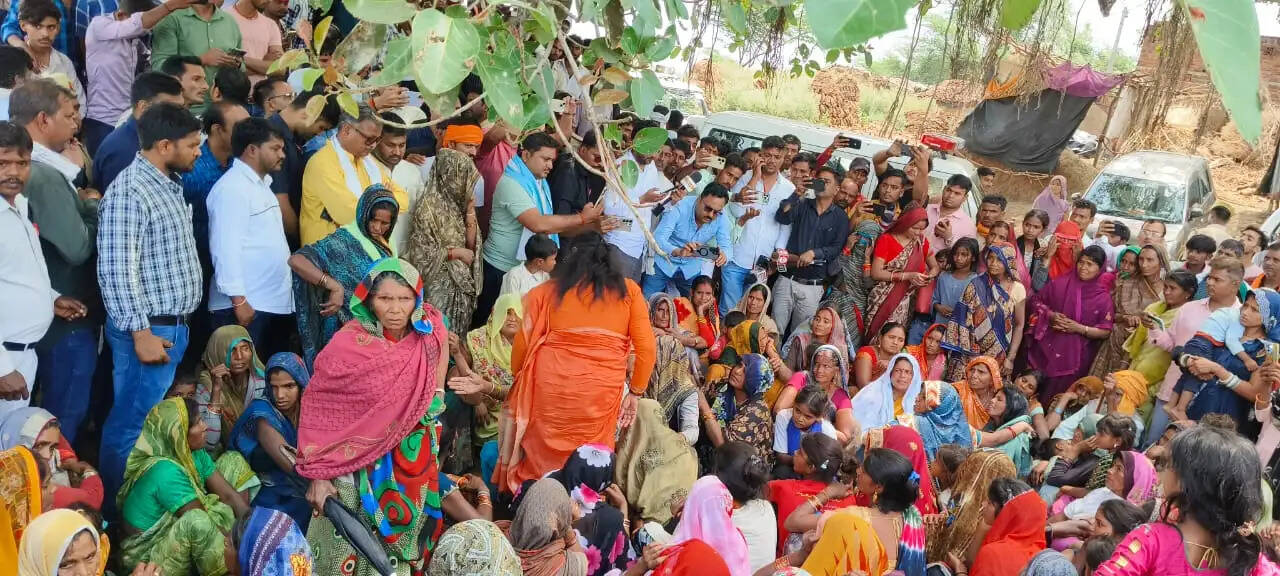 हमीरपुर नाव हादसा: महिला और चार बच्चों के शव मिले, एक अब भी लापता