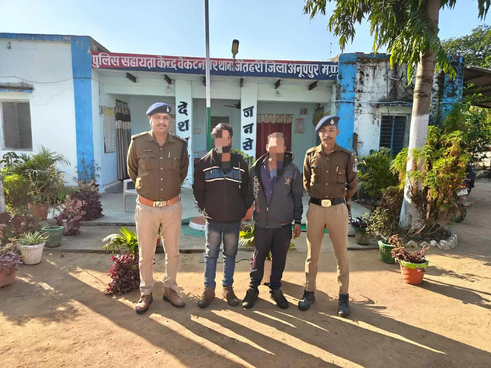 अनूपपुर: ट्रक चालक से मारपीट कर मोबाइल छीनने वाले दो गिरफ्तार, भेजा जेल