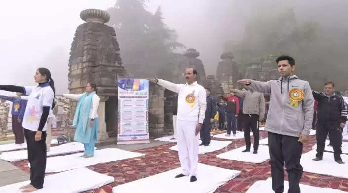रजत जयंती उत्सव के तहत सूर्य मंदिर कटारमल में योग शिविर