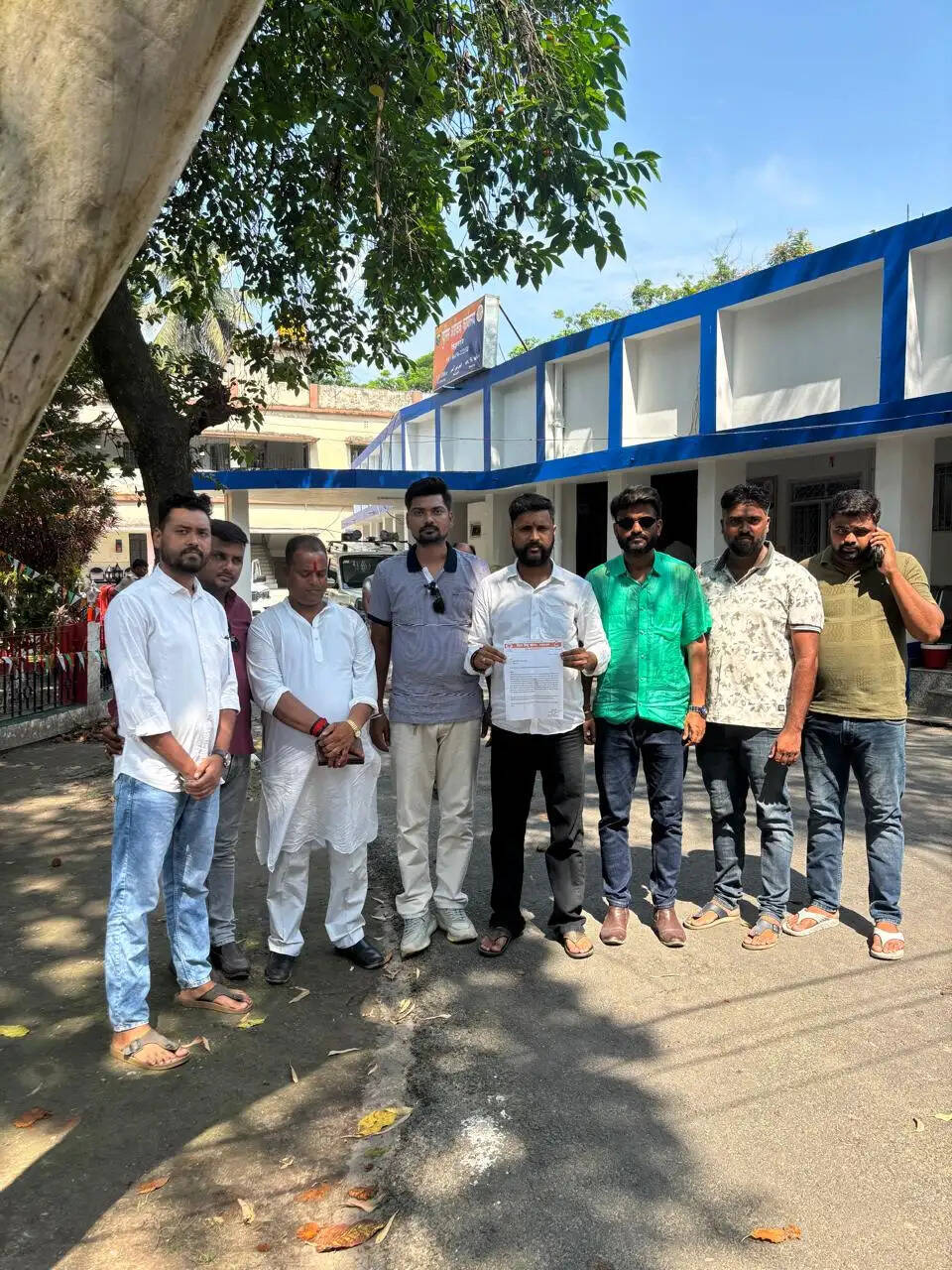 विद्यालयों के सामने पिंक पेट्रोलिंग की मांग, एसपी को सौंपा आवेदन