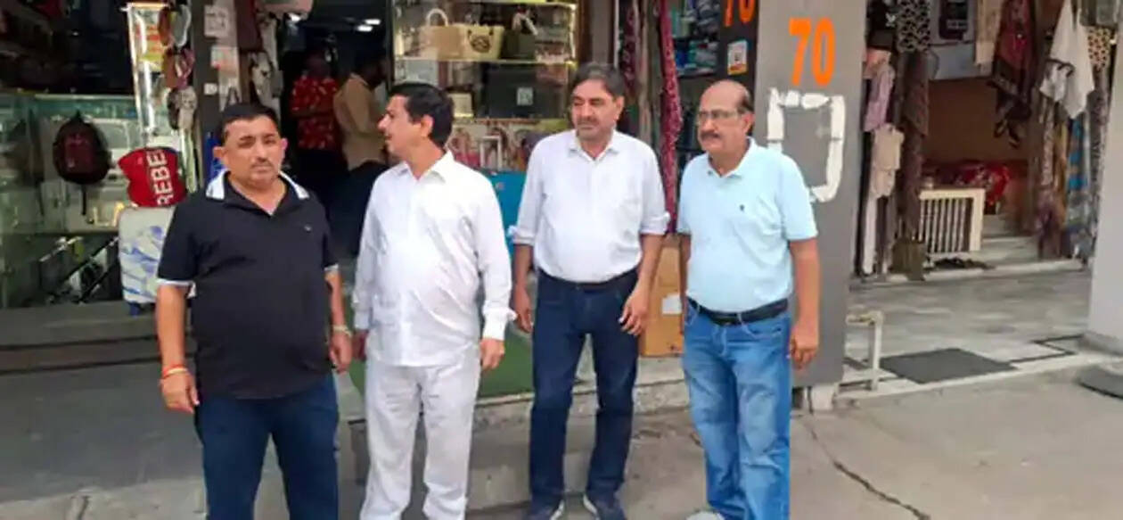 हिसार में राजगुरु मार्केट की नई पार्किंग व्यवस्था पर बवाल, व्यापारियों ने उठाए सवाल