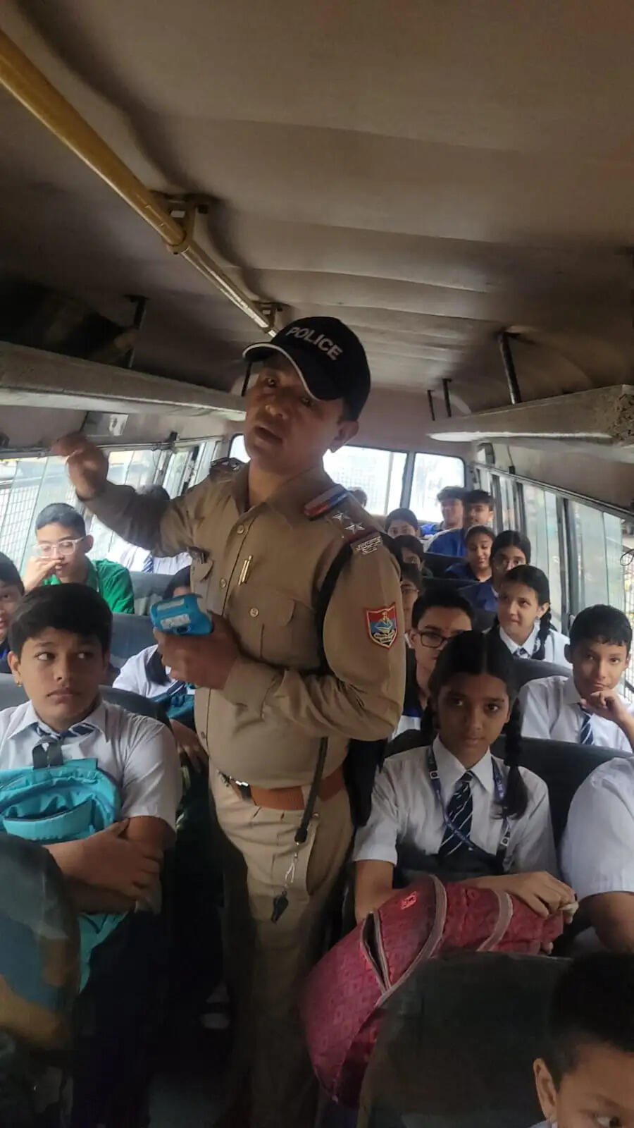 स्कूली वाहनों की सघन चेकिंग, नियमों का उल्लंघन पर कार्रवाई