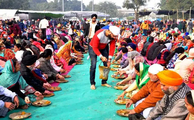 गुरु गोविन्द सिंह के पावन प्रकाश पर्व में संगत की आस्था का उमड़ा सैलाब