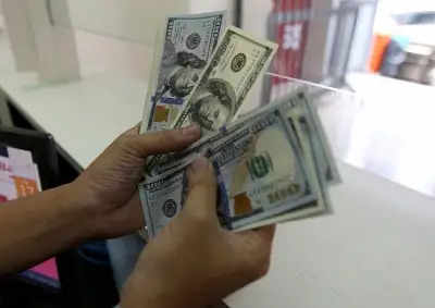 पाकिस्तान खस्ताहाल विदेशी मुद्रा भंडार को बचाने के लिए चीन से तीन अरब डालर कर्ज की मांग करेगा