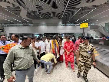 पश्चिम बंगाल में बोले धीरेंद्र शास्त्री- ये अकबर का नहीं रघुवर का देश है, रोकने वाले देख लें हम यहीं हैं