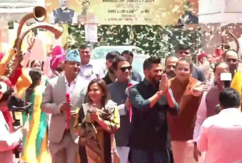 (लीड) लामिछाने ने नितिन नवीन से की मुलाकात, भारत-नेपाल के बीच संबंधों पर विस्तृत चर्चा