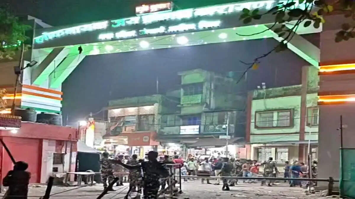 नेपाल के दीवानगंज में घटित घटना के बाद जोगबनी सीमा पर हाई अलर्ट,पहचान पत्र बॉर्डर पर किया गया जरूरी