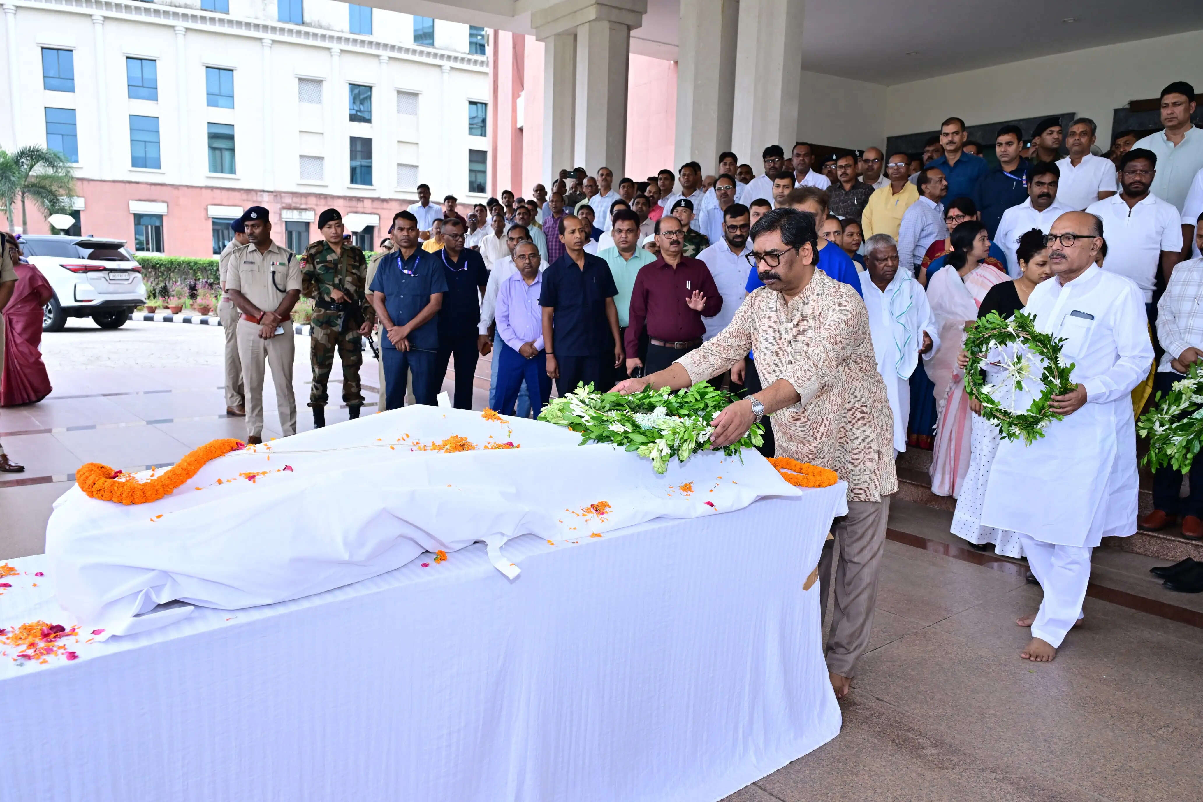 मुख्यमंत्री हेमन्त सोरेन ने मन्नान मल्लिक को दी श्रद्धांजलि, कहा— राज्य ने अनुभवी जननेता को खो दिया
