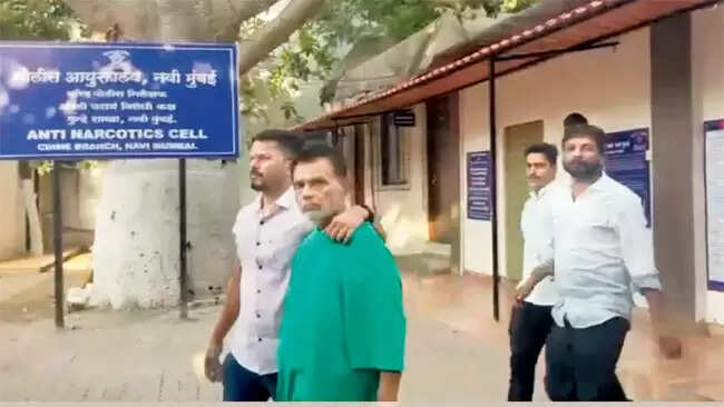 नवी मुंबई में ड्रग सिंडिकेट का पर्दाफाश, कस्टम अधिकारी समेत 10 गिरफ्तार