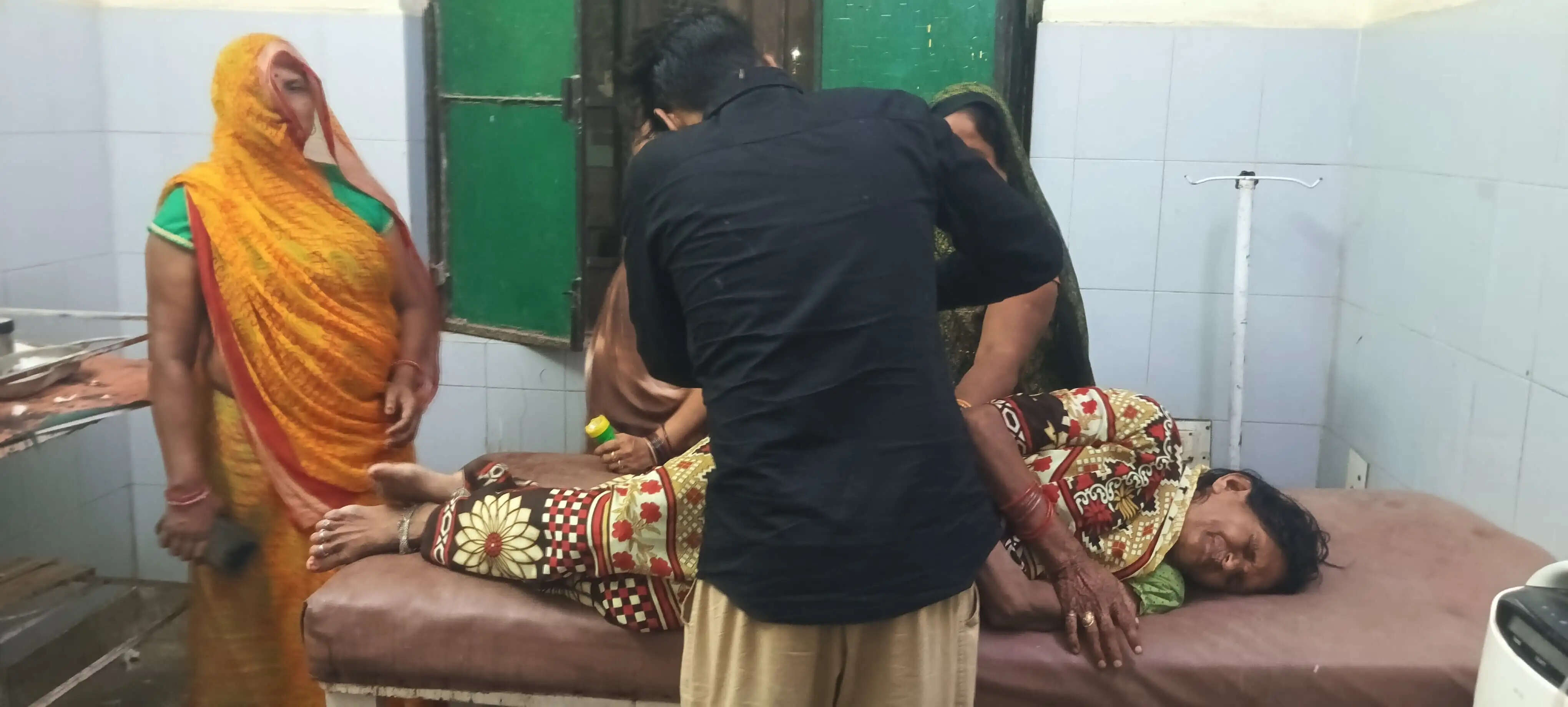 औरैया : सांप ने महिला को डसा, गंभीर हालत में हायर सेंटर रेफर