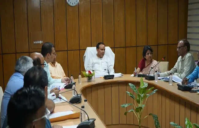 परीक्षा में गड़बड़ी पर कुलपति, कुलसचिव और परीक्षा नियंत्रक होंगे जिम्मेदार : धन सिंह