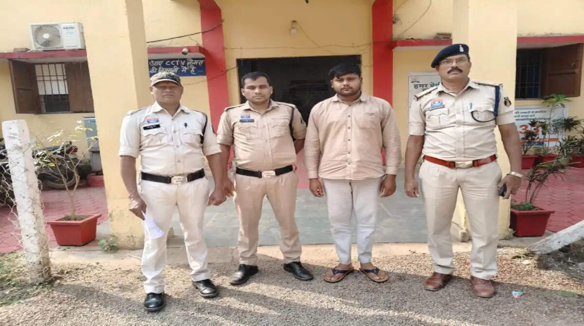 जांजगीर-चांपा : अश्लील फोटो-वीडियो वायरल करने की धमकी देकर ब्लैकमेल करने वाला आरोपित गिरफ्तार