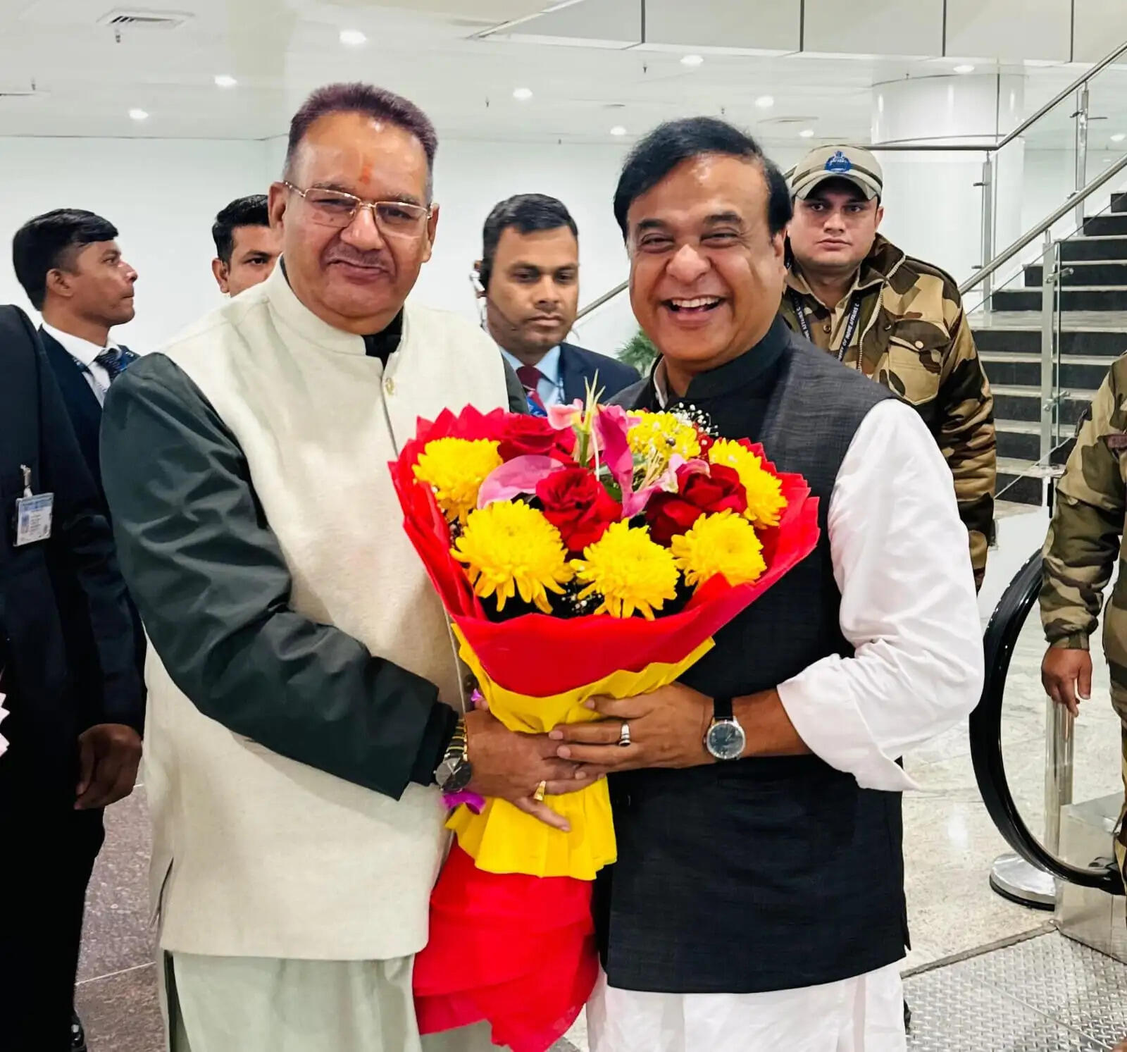 असम के मुख्यमंत्री हिमंत बिस्वा उत्तराखंड दौरे पर, कैबिनेट मंत्री गणेश जोशी ने किया स्वागत
