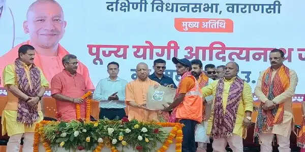 (अपडेट) माफिया की जगह सिर्फ मिट्टी, कब्जाई जमीनों पर बनेंगी गरीबों की हवेलियां : योगी आदित्यनाथ