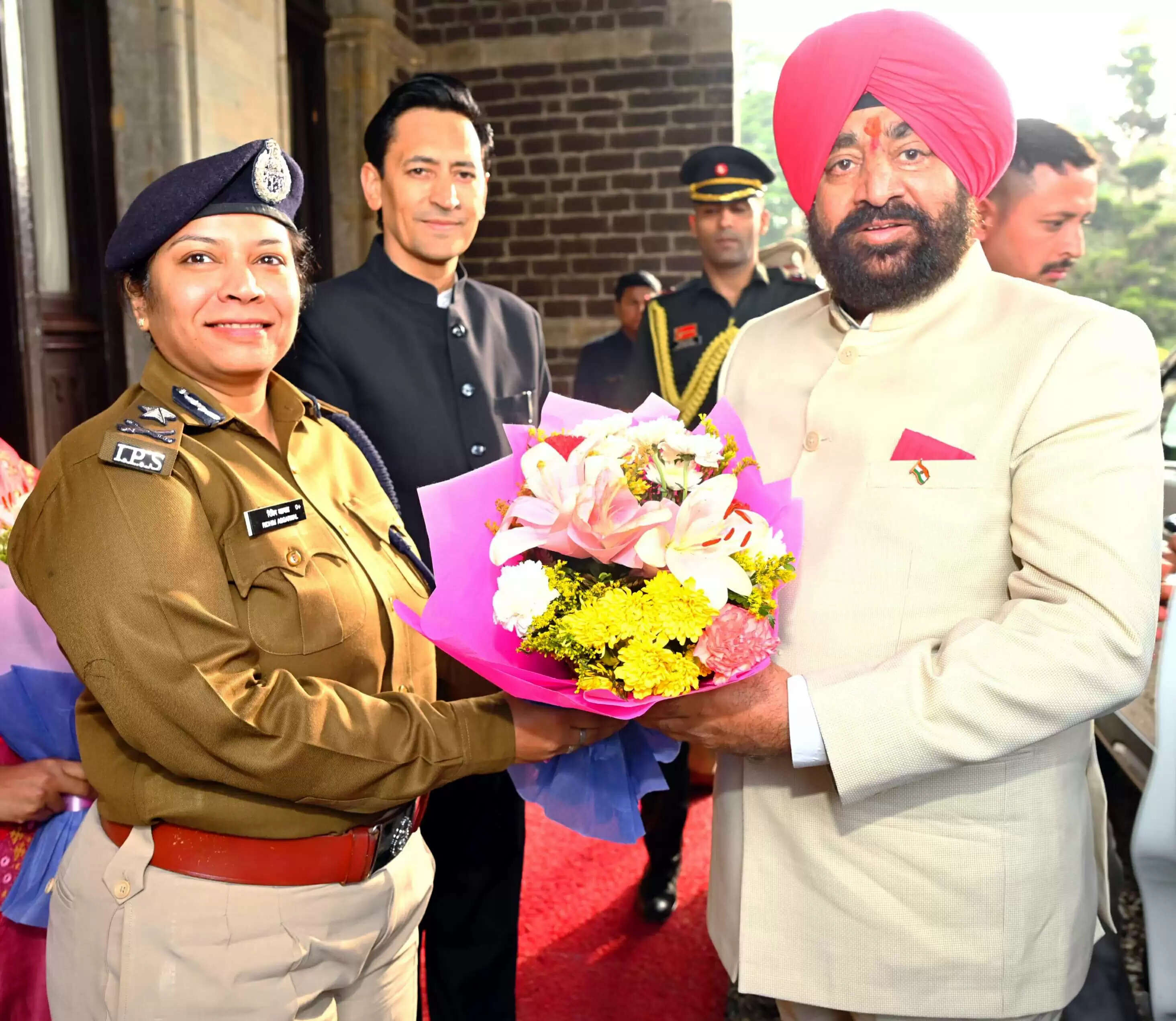 पूर्व राष्ट्रपति रामनाथ कोविंद ने कैंची धाम में किए बाबा नीब कराैरी के दर्शन