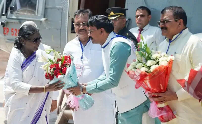राष्ट्रपति पवित्र नगरी ओंकारेश्वर पहुंचीं, हुआ आत्मीय स्वागत