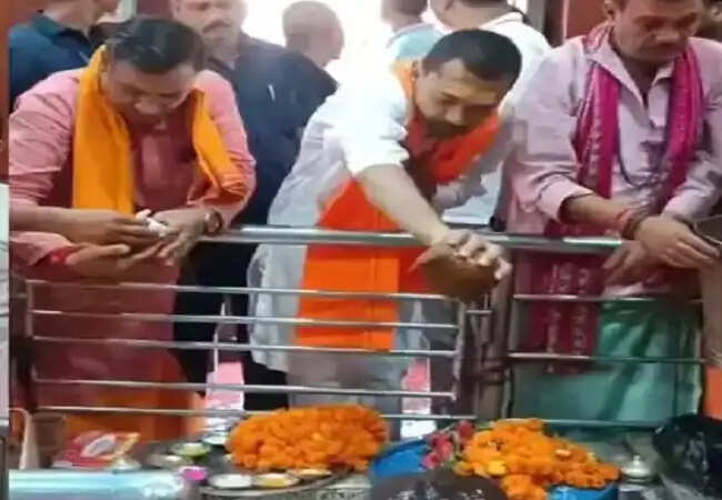 हरिहरनाथ मंदिर में विधि-विधान से निशांत कुमार ने की पूजा-अर्चना