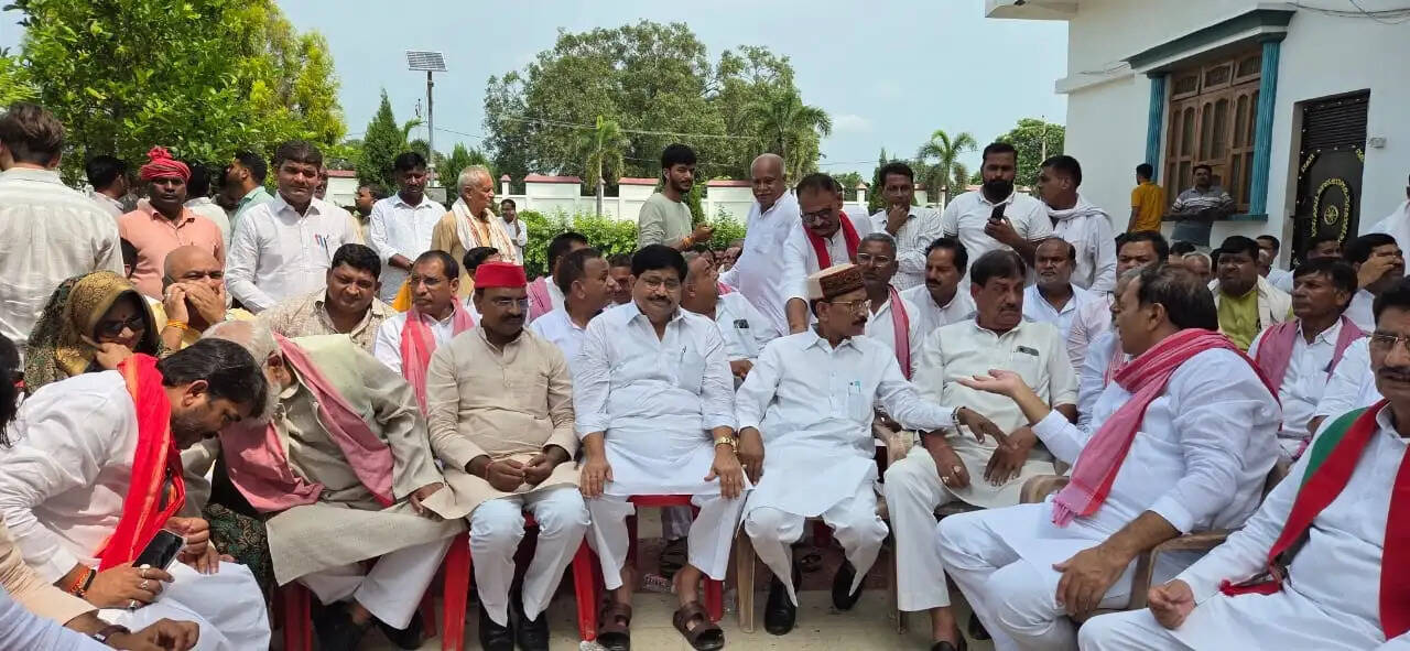 राजकीय सम्मान के साथ पूर्व नेता प्रतिपक्ष रामगोविंद चौधरी का हुआ अंतिम संस्कार, हजारों लोगों ने नम आंखों से दी विदाई