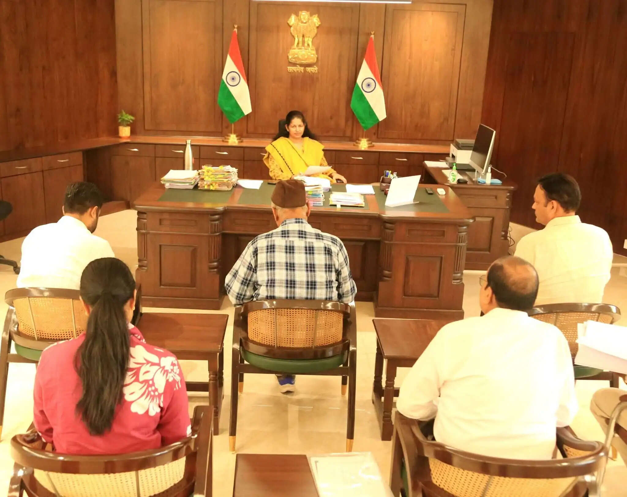 रेलवे ओवरब्रिज निर्माण में देरी पर कलेक्टर सख्त, समय-सीमा में काम पूरा करने के निर्देश