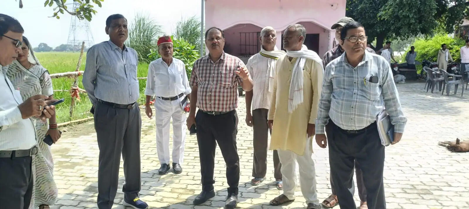 औरैया में सेवा संकल्प अभियान के तहत हुआ कार्यक्रम, अधिकारियों व ग्रामीणों ने की चर्चा