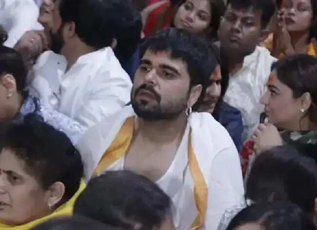 उज्जैनः फिल्म अभिनेता अनुपम खेर,अभिनेत्री शुभांगी दत्त और गायक निंजा ने किए भगवान महाकाल के दर्शन