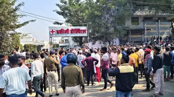 बुरहानपुर: हकीमी अस्पताल में चली गोली, एक व्यक्ति की मौत, डॉक्टर घायल