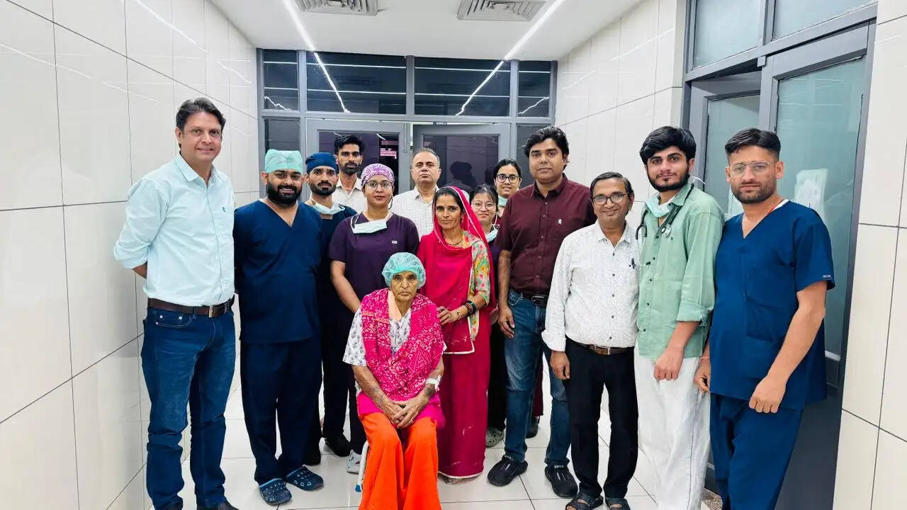 एमडीएम अस्पताल : गर्दन की महाधमनी केरॉटिड आर्टरी के रास्ते हृदय के सिकुड़े हुए ऑर्टिक वाल्व की सर्जरी