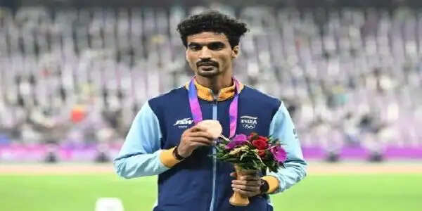 एशियन खेल : गुलवीर सिंह ने व्यक्तिगत सर्वश्रेष्ठ समय के साथ 1500 मीटर दौड़ में जीता रजत