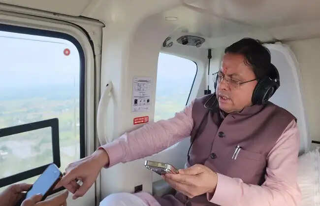 मुख्यमंत्री धामी ने बाजपुर में ओलावृष्टि से फसलों के नुकसान का लिया जायजा, प्रभावित किसानों से की बातचीत