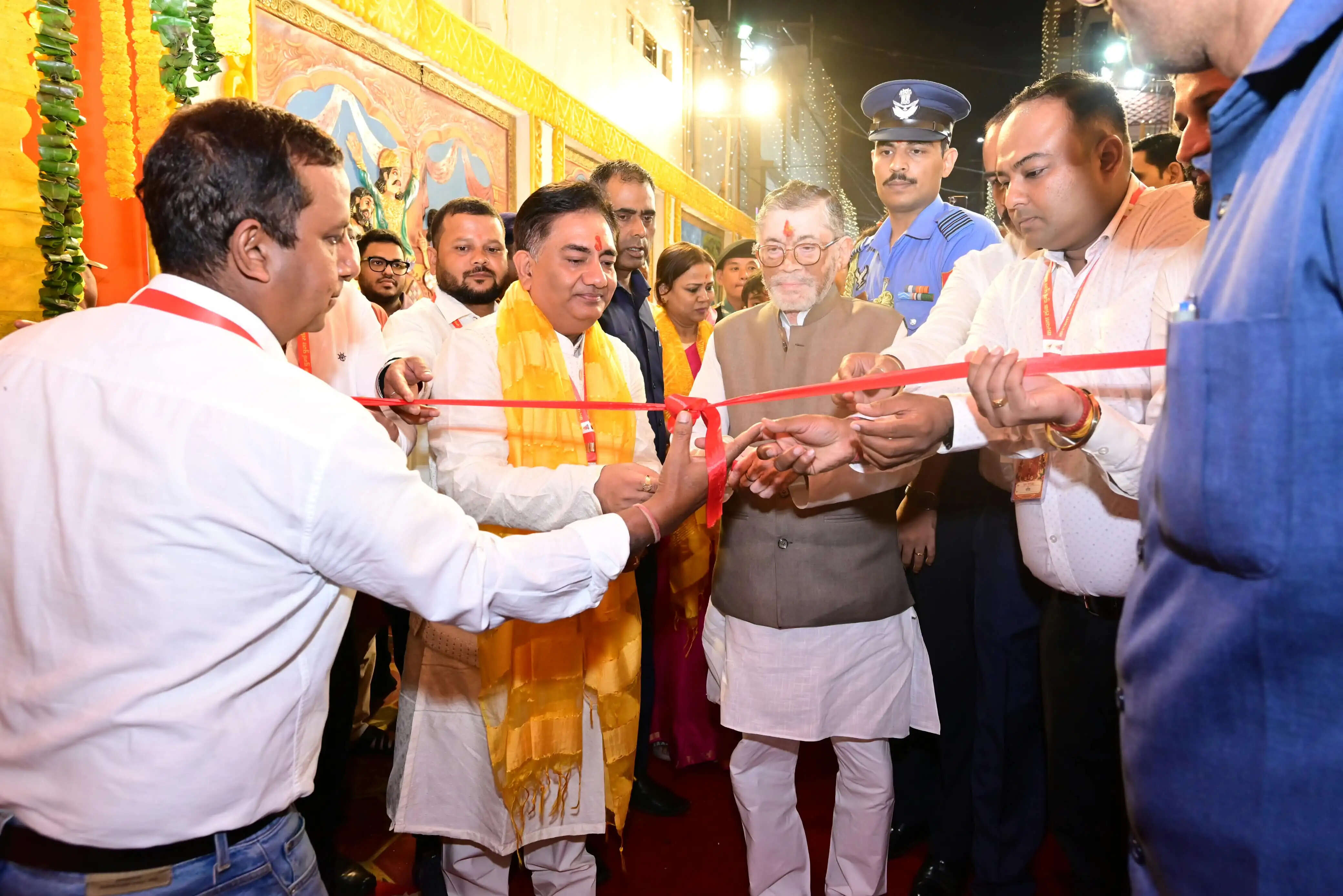 राज्यपाल ने हरमू रोड में दुर्गा पूजा पंडाल का किया उद्घाटन, दी शुभकामनाएं