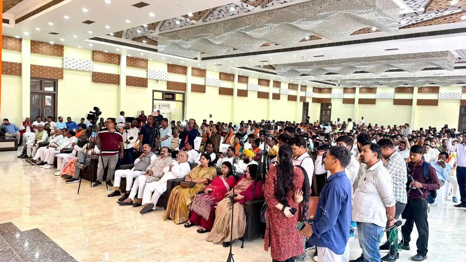 प्रदेश भाजपा ने किया निकाय चुनाव में विजयी प्रत्याशियों को सम्मानित