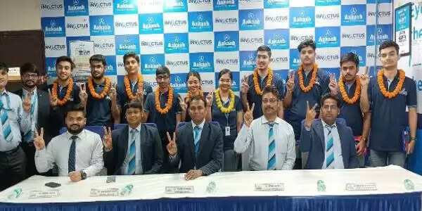 आकांश एजुकेशनल सर्विसेज और एलेन करियर के छात्रों का जेईई मेंस में दबदबा