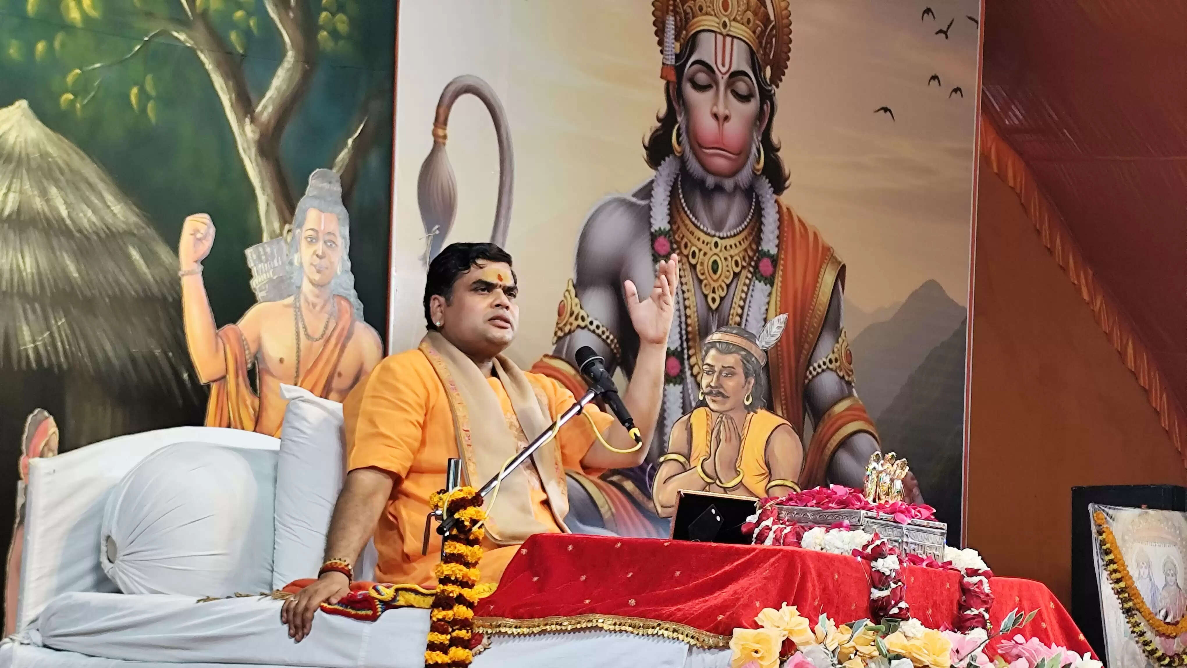 परमात्मा मनुष्य के दोष नहीं, उसके अच्छे कर्म और गुणों को देखता है&nbsp;:&nbsp;आचार्य&nbsp;शांतनु&nbsp;जी&nbsp;महाराज