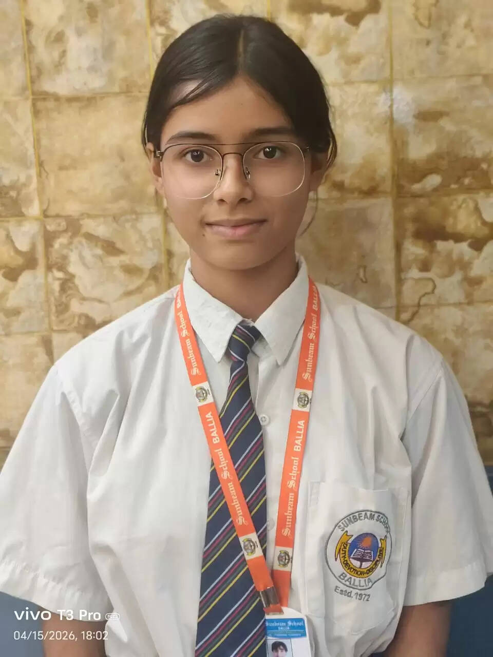 बलिया : सीबीएसई बोर्ड की दसवीं में सनबीम स्कूल की आस्था यादव ने किया जिला टाप