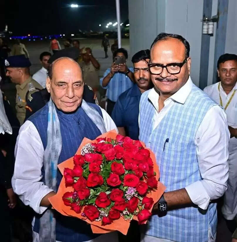 राजनाथ सिंह पहुंचे लखनऊ, उपमुख्यमंत्री ब्रजेश पाठक ने किया स्वागत