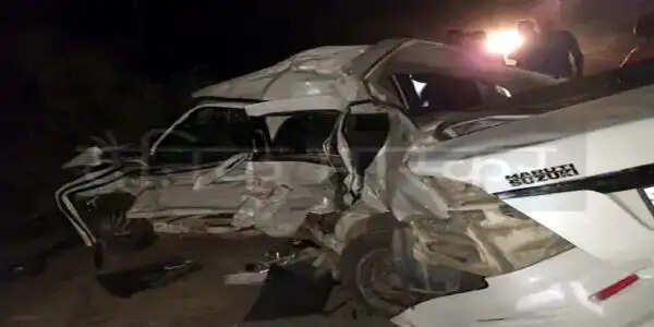 हिसार : ट्रक व कार की भिड़ंत में दो दोस्तों की मौत