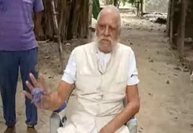 प्रतापगढ़ : राजा भैया के पिता उदय प्रताप सिंह किए गए हाउस अरेस्ट, शेखपुर गांव बना छावनी